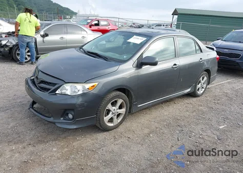 2011 Toyota Corolla S z USA, uszkodzony, nr VIN 2T1BU4EE1BC679049